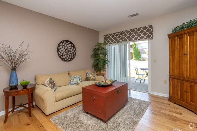 2BR, 2BA - 1111 SF - Sala de estar - Villas Of Forest Springs