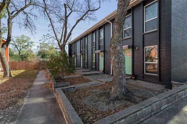 Foto del edificio - 3820 Southway Dr