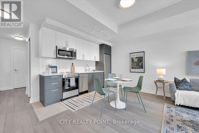 Photo du bâtiment - 664 Spadina Ave.