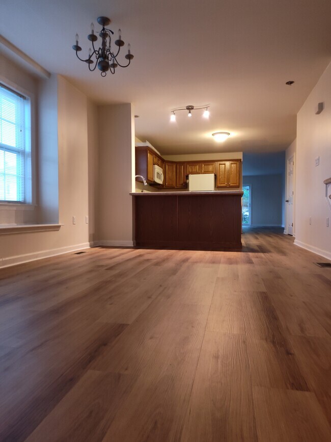 dining room - 3288 North St