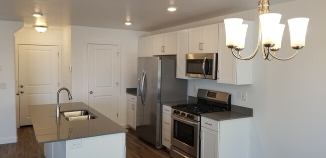 Foto del edificio - 3 Bedroom Town Home in Herriman Available ...