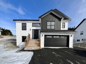 Building Photo - 82 Lasalle Dr