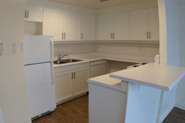 Building Photo - 67 Bronte Rd