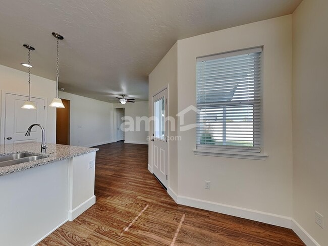 Foto del edificio - 3492 S Bartlett Ave