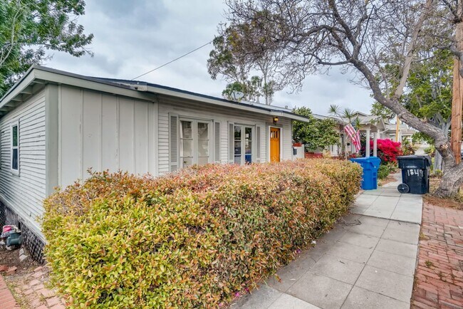 Building Photo - Must See 1 Bedroom Bungalow in South Park