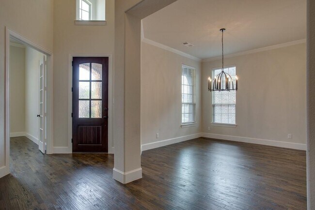 Building Photo - 1312 Bluebell Ave