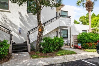 Building Photo - 440 Palm Tree Dr