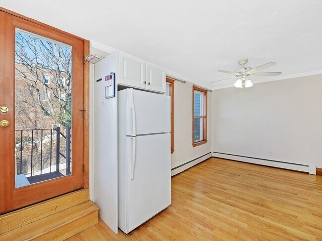 Building Photo - 48 Walker St