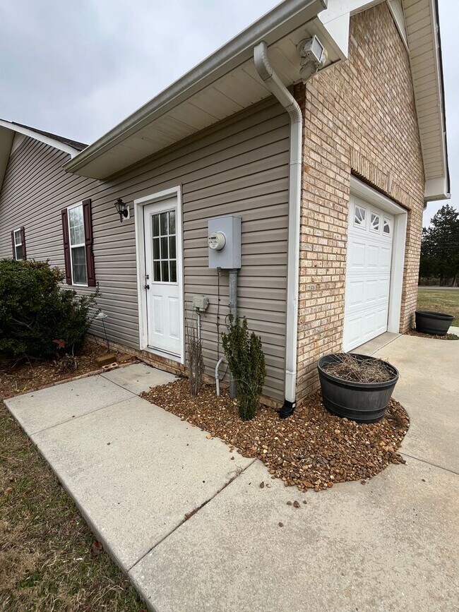 Building Photo - House in Winchester, TN