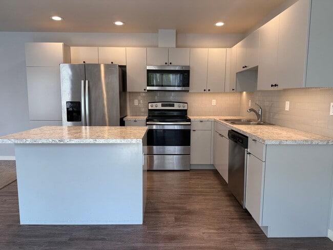 Building Photo - 7417 Saddlebrook Lp