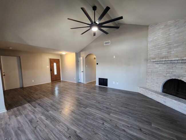 Building Photo - 2601 Quebec Dr