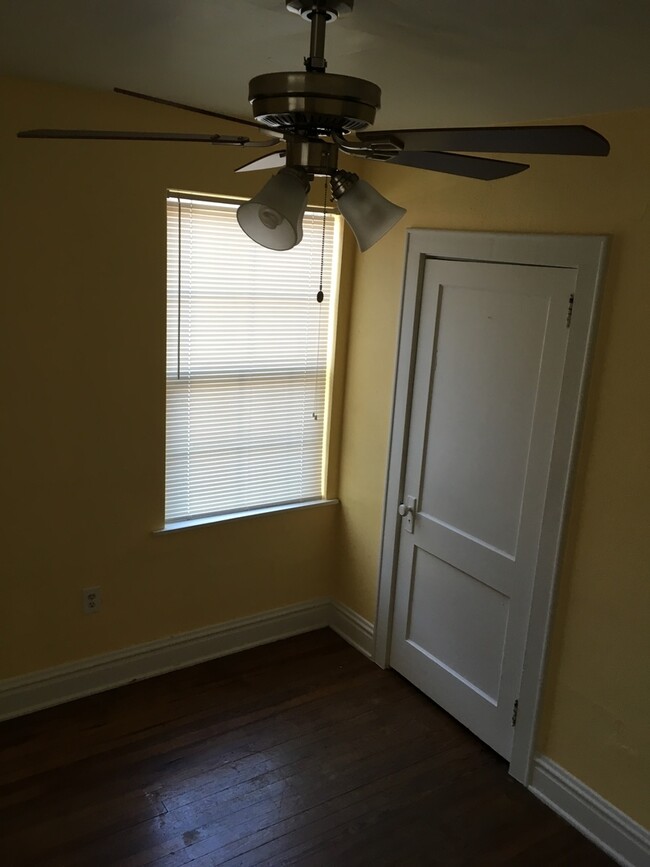 Foto del edificio - House on Sycamore St 2 Bedroom 1 Bath $750...