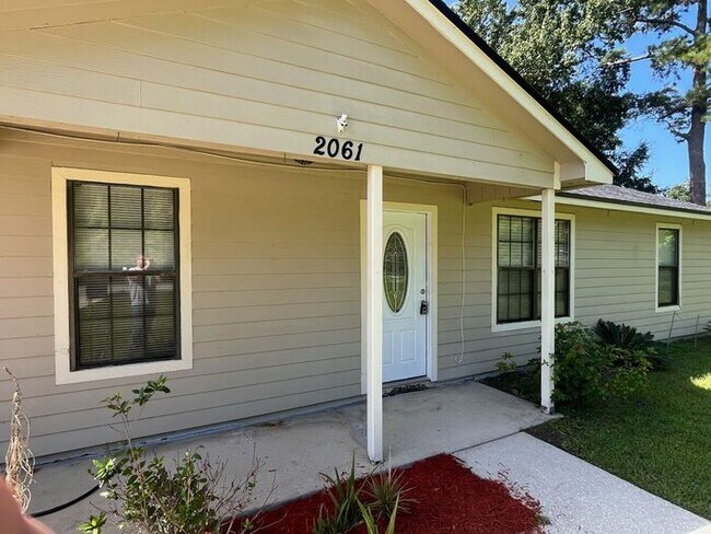 Foto del edificio - 3 Bedroom 2 Bath house with Garage Near Fl...