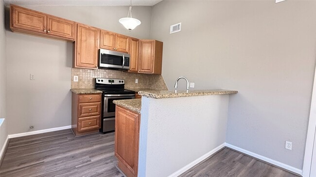 Foto del edificio - 12651 Day Hollow Ln