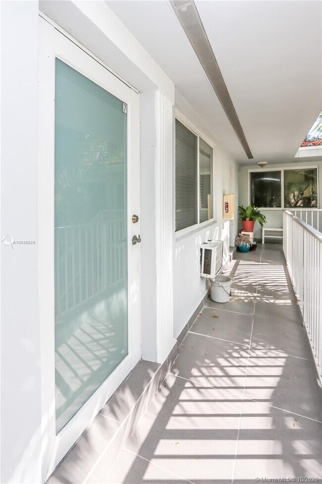 61 Edgewater Dr Unit 6, Coral Gables, FL 33133 Room for Rent in Coral