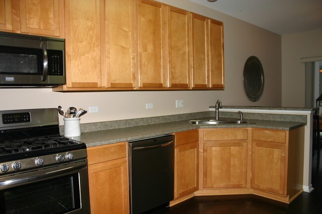 Building Photo - 87 E Haines Dr