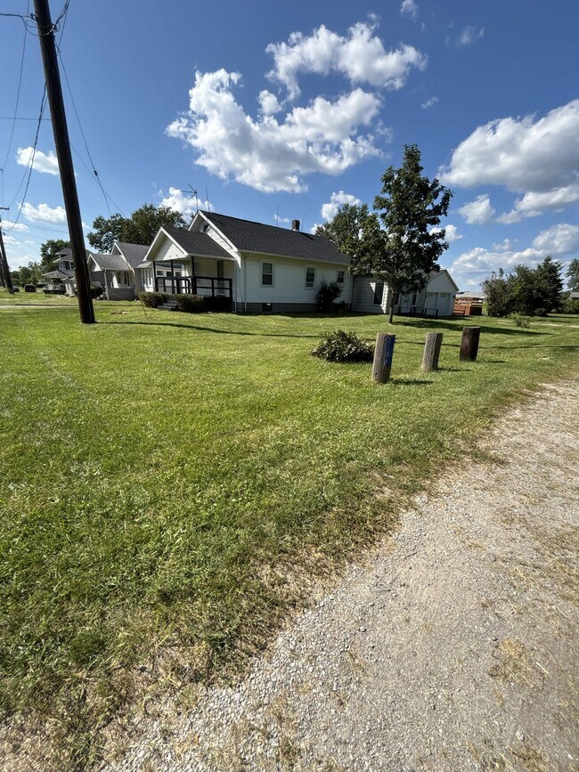 Building Photo - 2106 W Wallen Rd