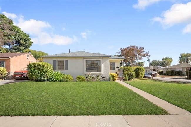 Building Photo - 2854 Mayflower Ave