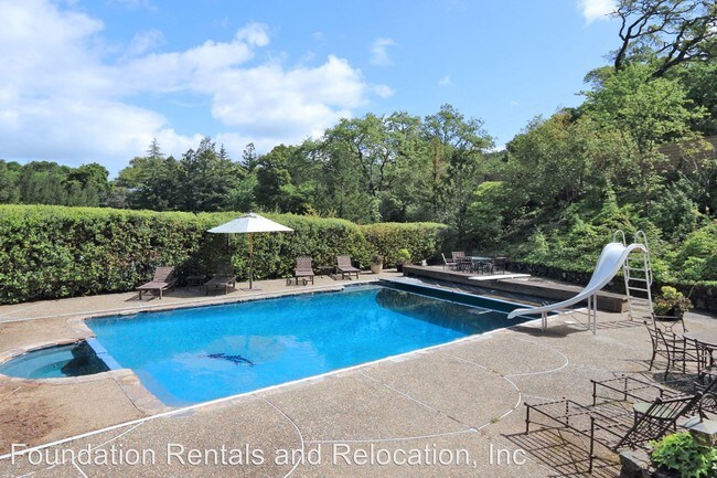 Building Photo - 4 br, 3.5 bath House - 10 Glenside Way
