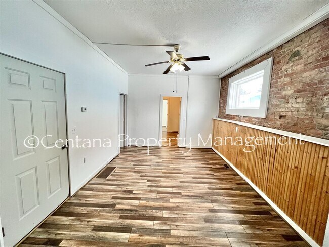 Foto del edificio - 2 bedroom on the main floor of a duplex on Main St!