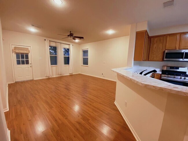 Building Photo - 2915 Meadowglen Cove