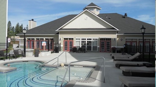 Pool & Clubhouse - The Grand at Pine Ridge