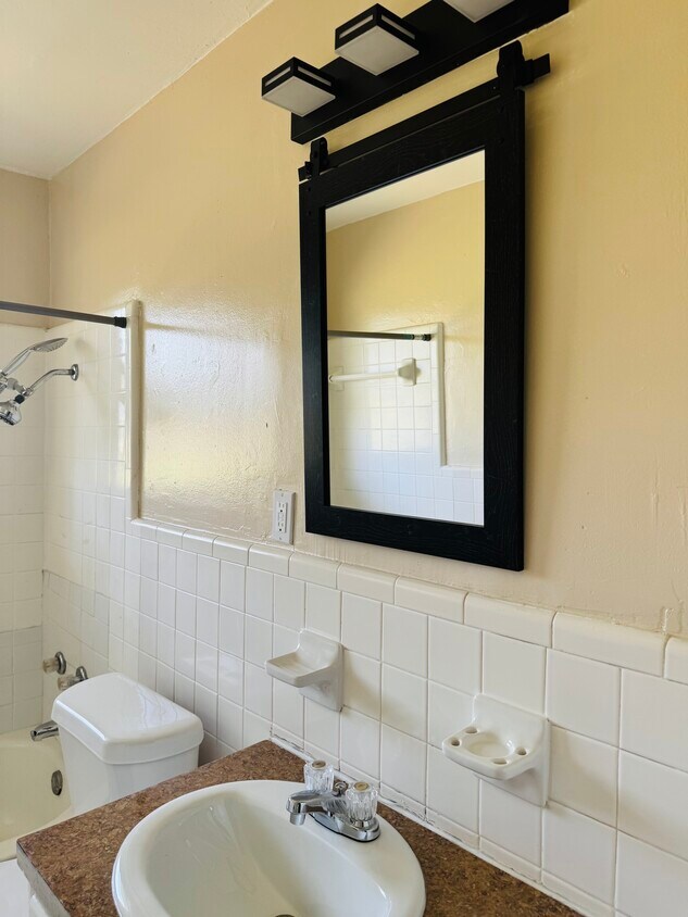 Foto principal - 401 W Athens St