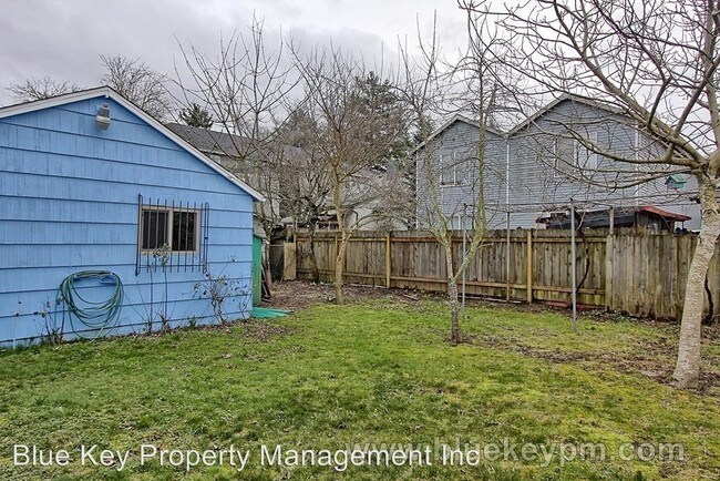 Building Photo - 3 br, 1 bath House - 8024 SE Francis Street