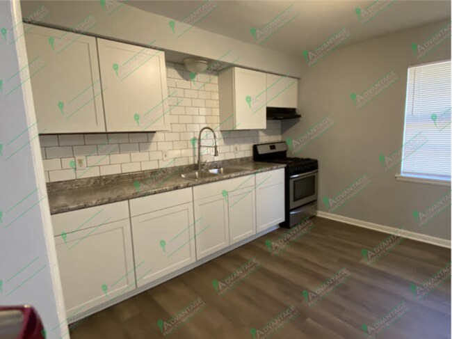Building Photo - Cute 4 bedroom