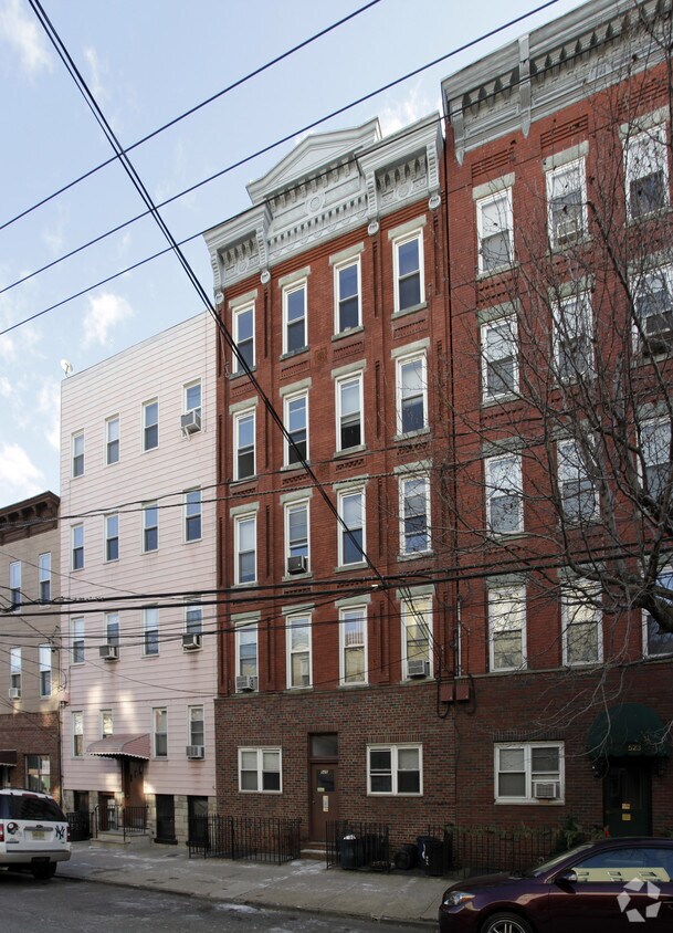 Building Photo - 525 Adams St