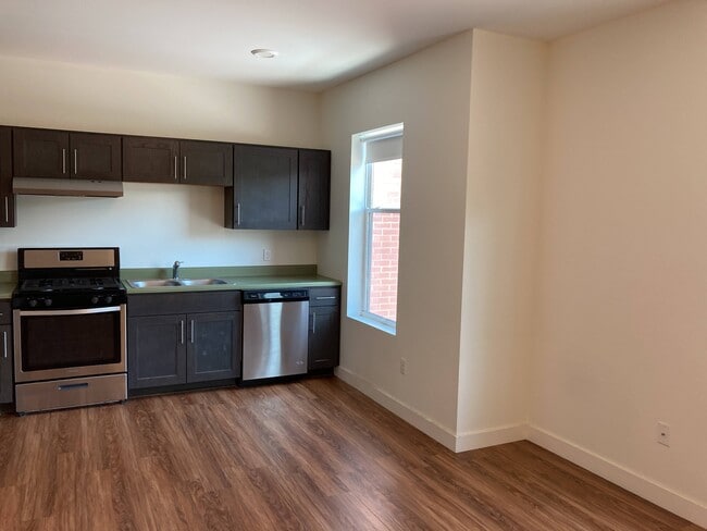 Studio Kitchen - 247Pearl