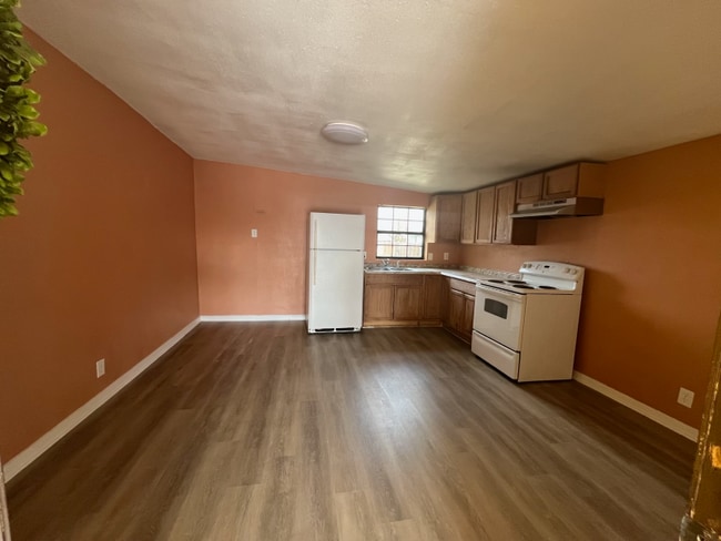 Building Photo - 3911 Spear St