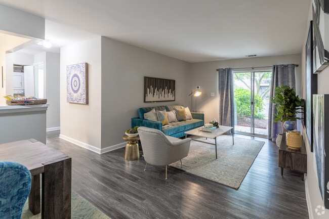 2 BR, 1 BA - 903 SF - Woodside Apartments