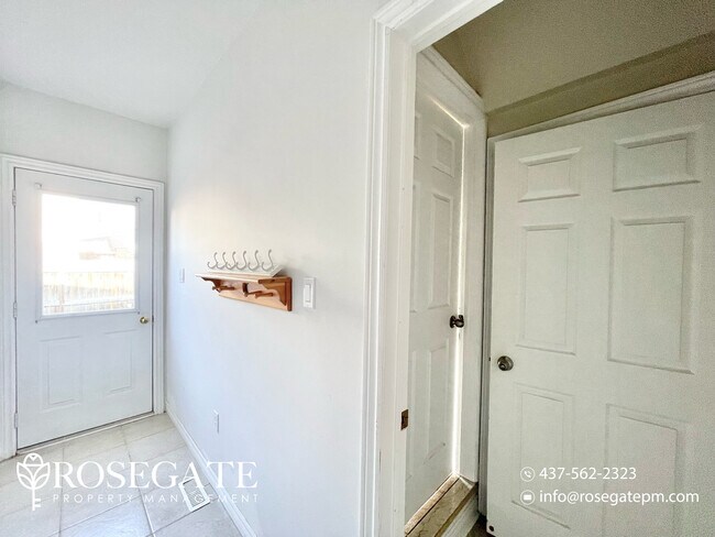 Photo du bâtiment - Cozy 1-Bedroom Basement Apartment in Barrie!