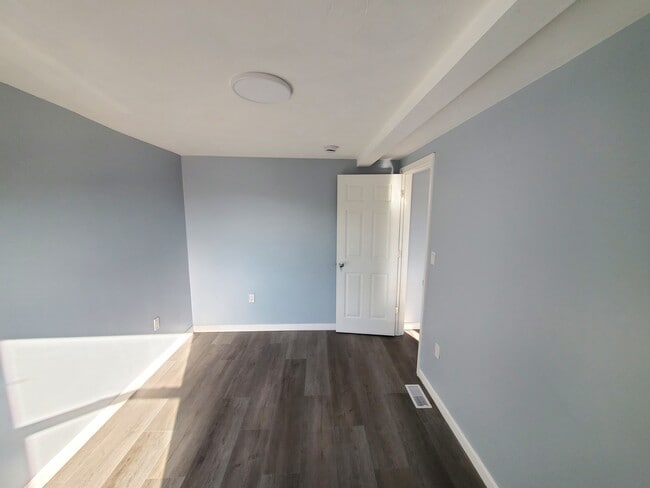 Building Photo - 289 Fellsway W