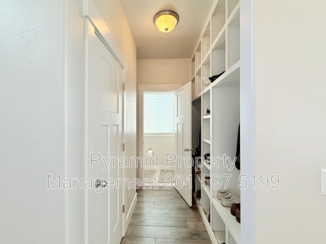 Building Photo - 76 S Samara St