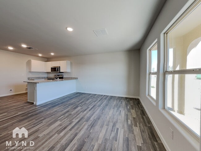 Building Photo - 246 S Picacho Heights Rd