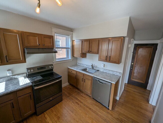 Foto del edificio - 6137 Dewey Ave