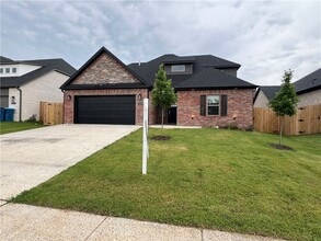 Building Photo - 7202 SW Basswood Ave