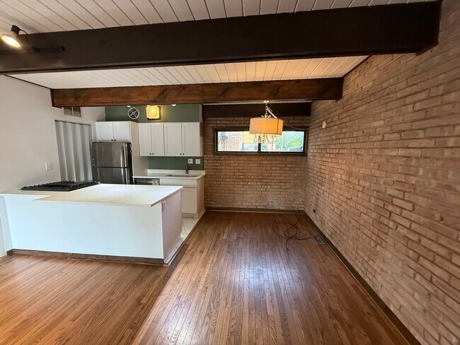 Foto del edificio - 1201 W Belden Ave