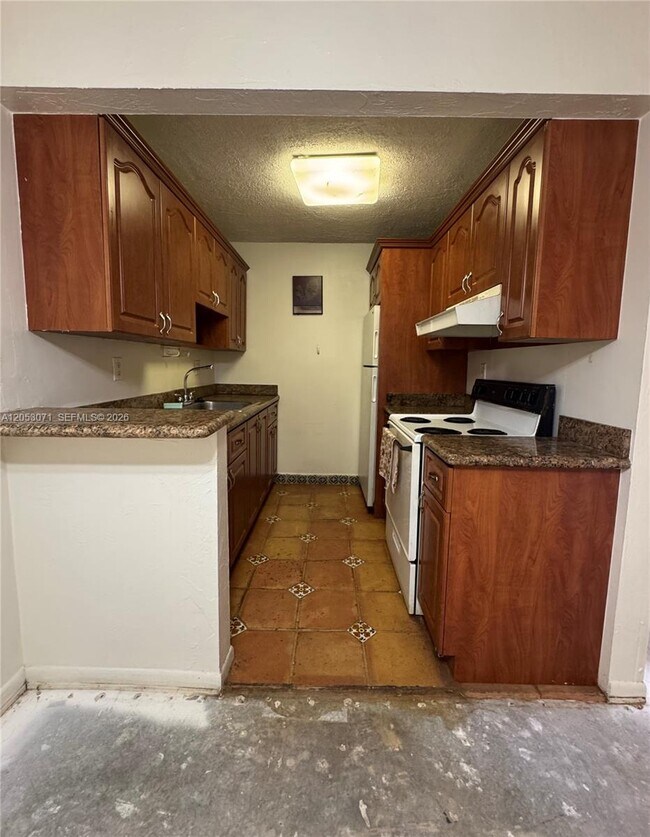 Building Photo - 7208 Fairway Dr