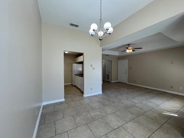 Foto del edificio - 2720 Camelot Dr