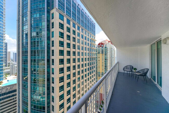 Building Photo - 1200 Brickell Bay Dr