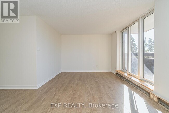 Building Photo - 2000 Jasmine Crescent