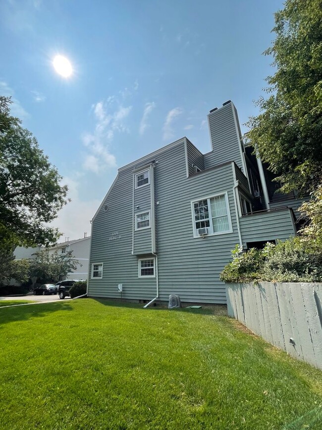 Building Photo - 1301 University Ave