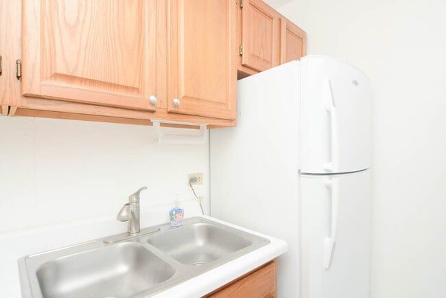 Foto del edificio - 4180 N Marine Dr