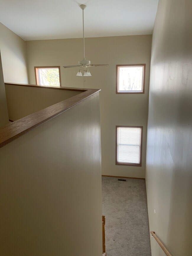 Foto del edificio - 556 Birch Rd