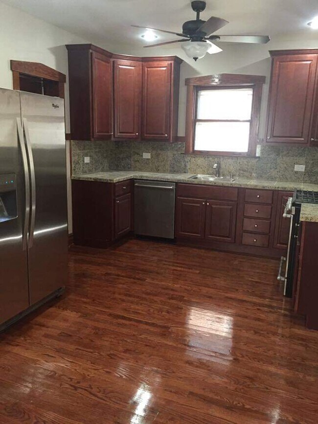 Foto del edificio - 2630 N Parkside Ave
