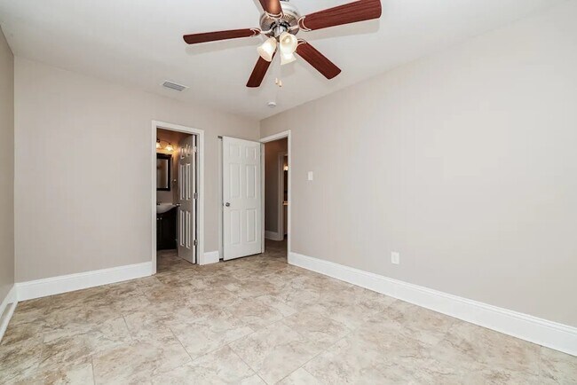 Foto del edificio - 3704 N Clearfield Ave