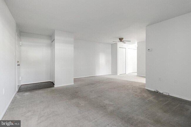 Foto del edificio - 11370 Cherry Hill Rd